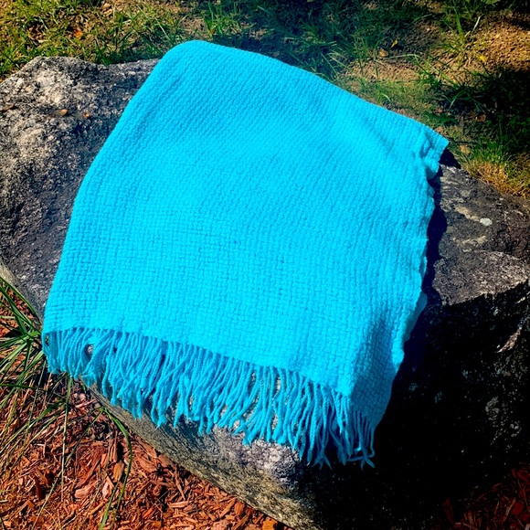 Other - 🌐 Blue Woven Throw Blanket 🌐